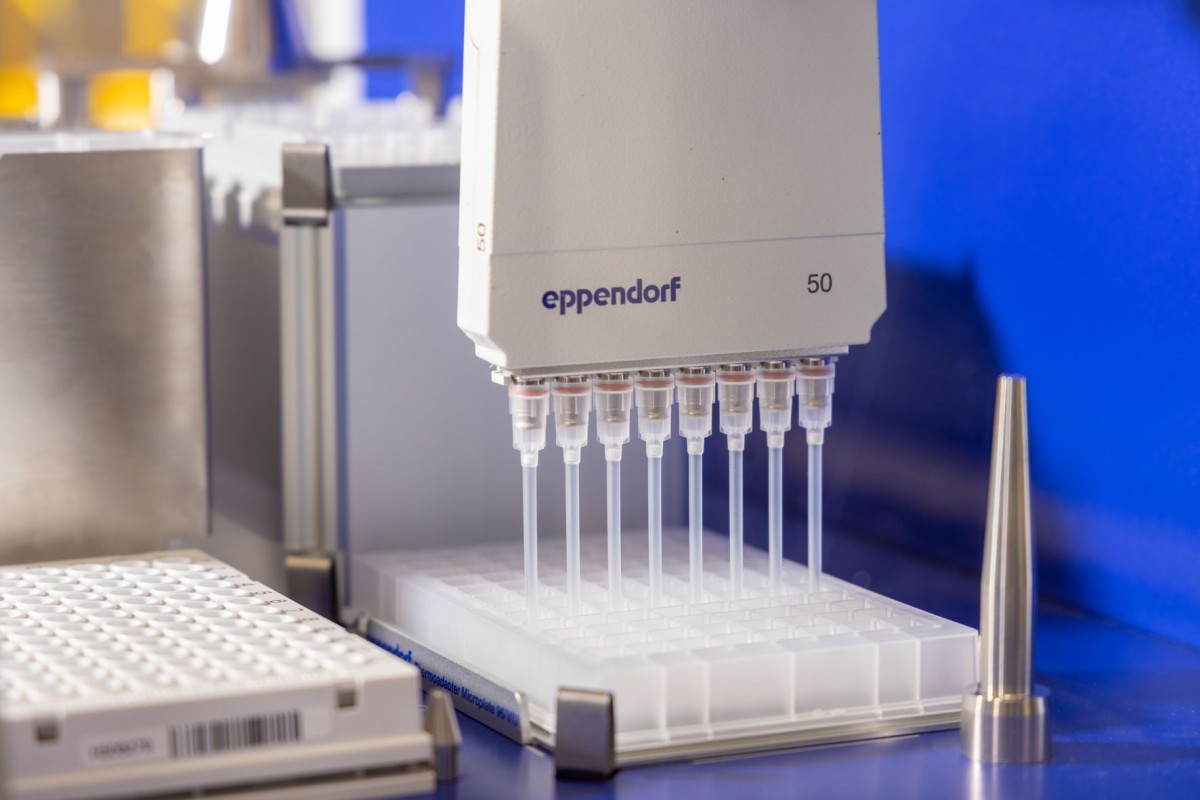 Pipetting using a robot